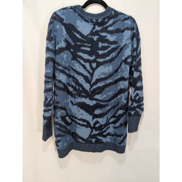 DG2 by Diane Gilman Blue Animal Print Sweater Size M NWT - Picture 2 of 7
